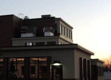 The Complete Guide to Rooftop Equipment Screens for Commercial Buildings 