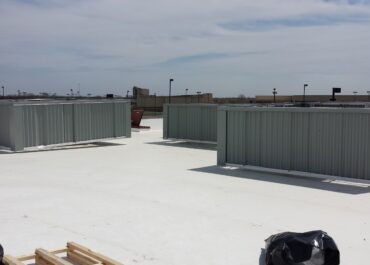 Installing Rooftop Screens for Commercial Projects 